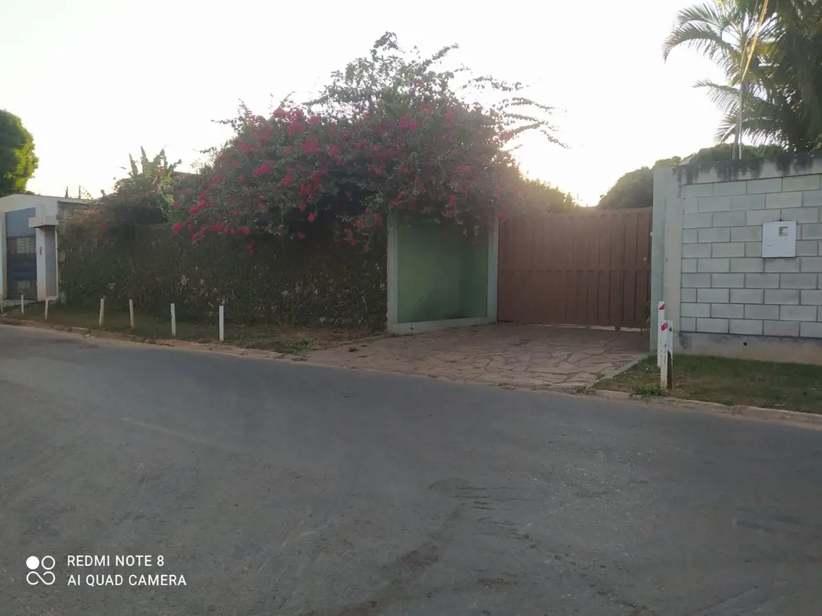 CASA para VENDAARNIQUEIRAS, BRASÍLIALote com 1.628,27m²São duas casa no lote, se...