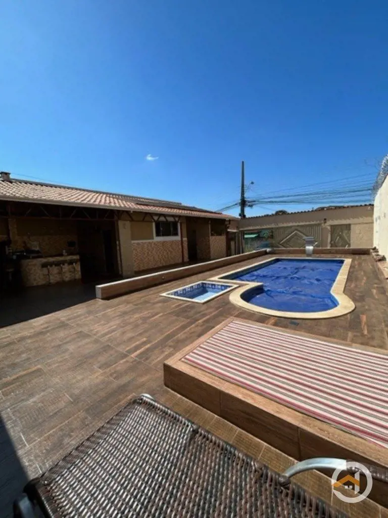 Casa de 3 quartos no Jardim Presidente com Piscina. Casa de 290 m2 de área const...