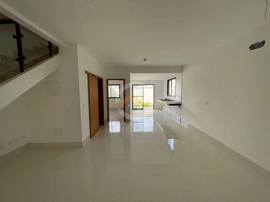 Sobrado com 4 suítes em condomínio no bairro Cardoso, perto da Avenida Rio Verde...