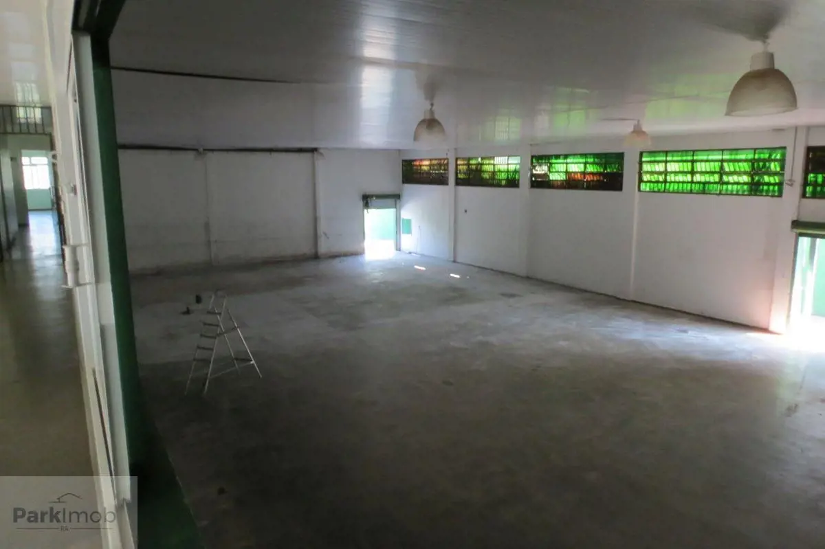 Aluguel de Galpão – 1600m² de Área EdificadaGalpão industrial/comercial com 1600...