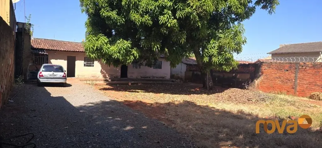 Lote com 468,00 m² com gabarito, acima da T-63, próximo a praça da feira do Jard...