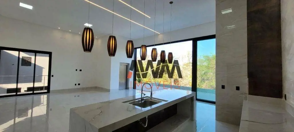 Casa a venda no Condomínio do Lago com 5 suítes plenas, hidromassagem na suíte p...