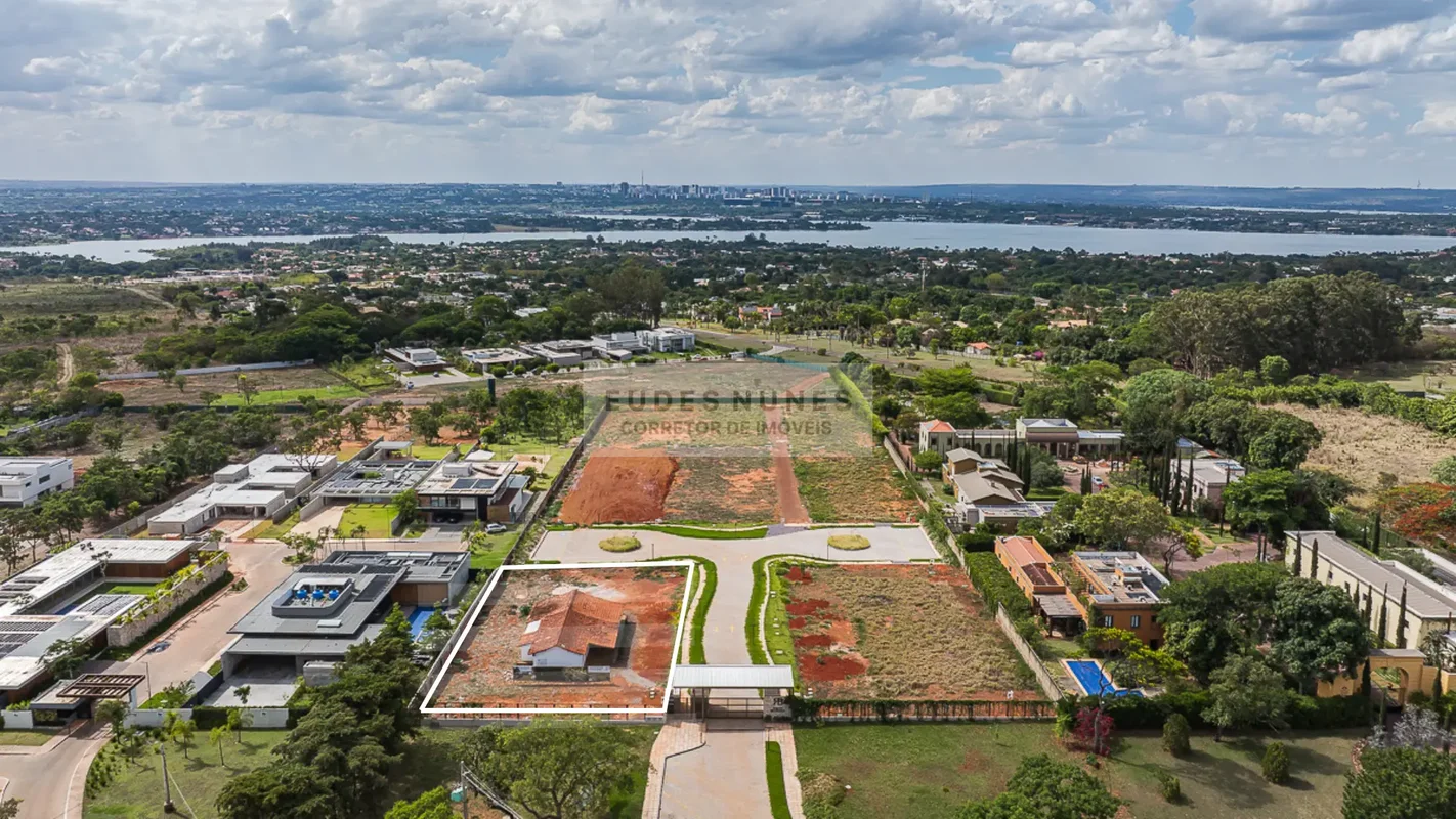 Terreno Plano em Condomínio Fechado à Venda na SMDB, Conjunto 13, Lago Sul, Bras...