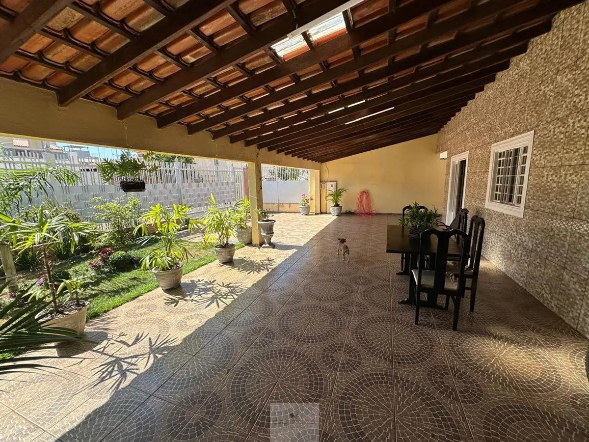 Amplo sobrado no Residencial Santos Dumont (Sitio do Gama).Pavimento térreo: Sal...