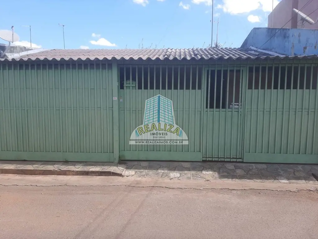 Realiza Imóveis Vende Casa com 2 Quartos no PSUL, QNP 26 Conjunto QImóvel com ha...