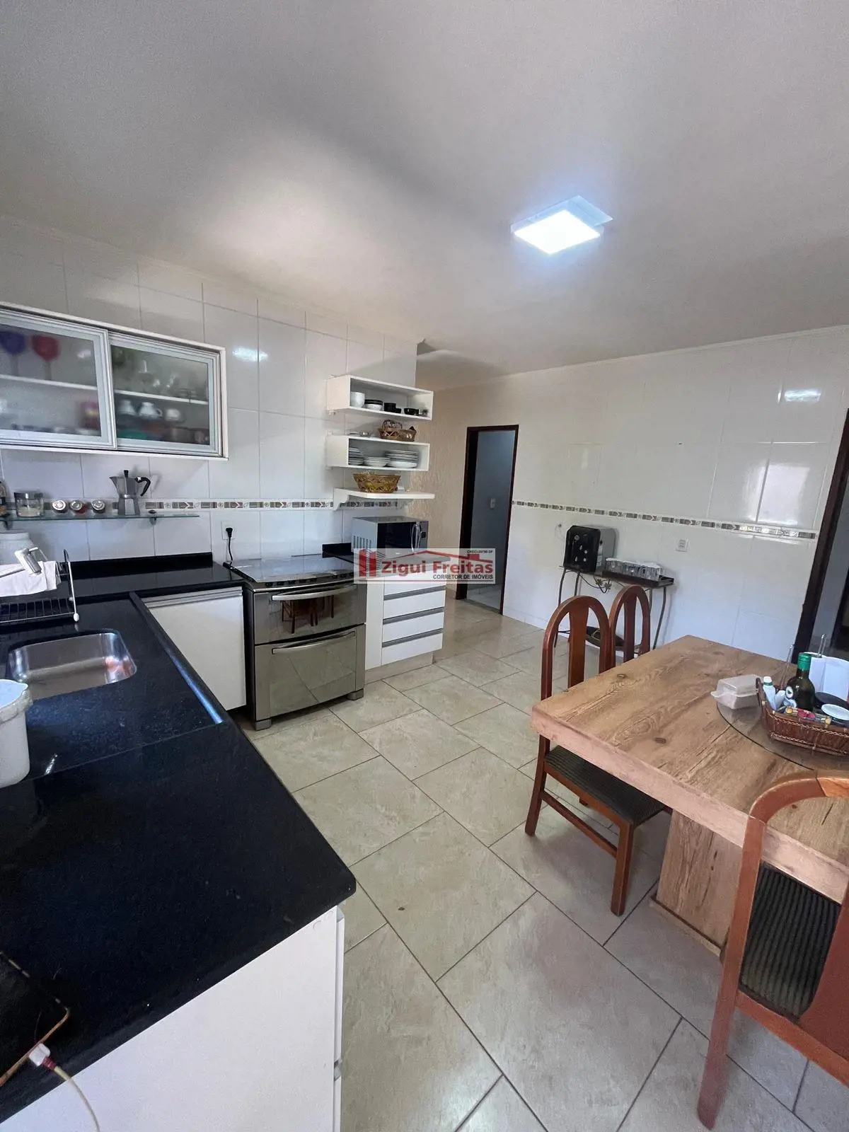 VENDA CASA CONDOMÍNIO ALTO PADRÃO SOBRADINHO -DFImóvel localizado no melhor Cond...