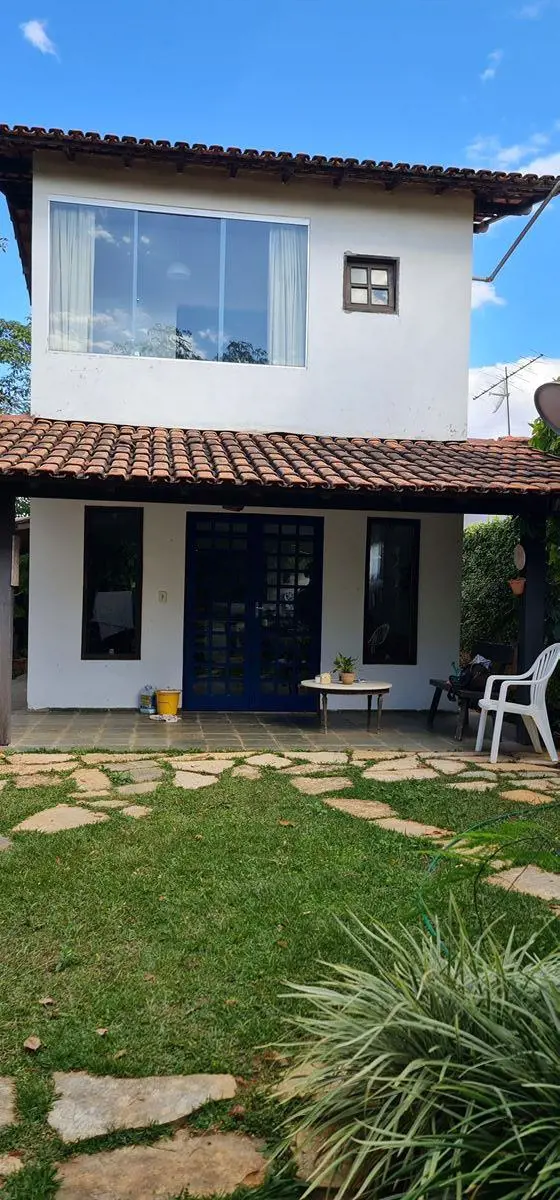 CASA RÚSTICA COM BELÍSSIMO TERRENO, SENDO O LOTE MAIOR QUE O PADRÃO DO CONDOMÍNI...