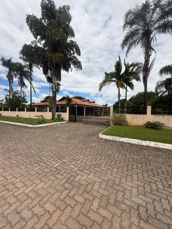 Casa em condomínio à venda com amplo terreno, exclusividade e alto potencial de ...