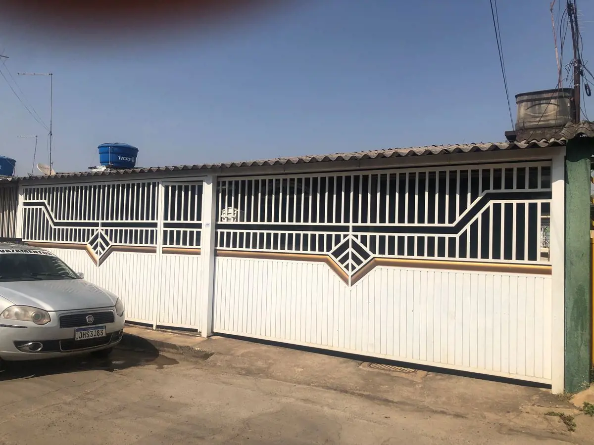 VENDE SE IMÓVEL QNP 20 - P SULCasa da frente ?3 Quartos ?1 Banheiro ?Sala e Cozi...