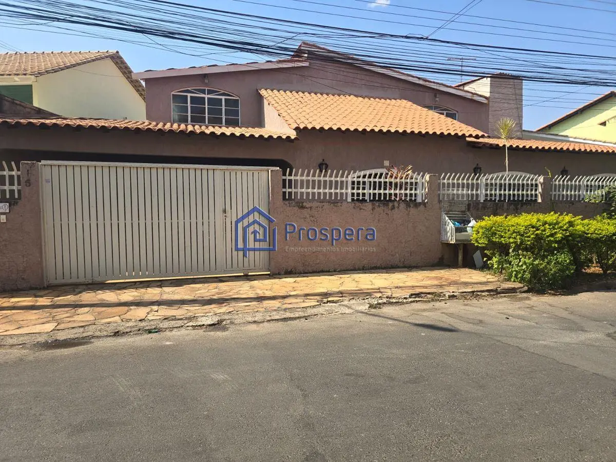 RUA TRIANGULO METROPOLITANAVende excelente Casa na Metropolitana com 4 Quartos c...