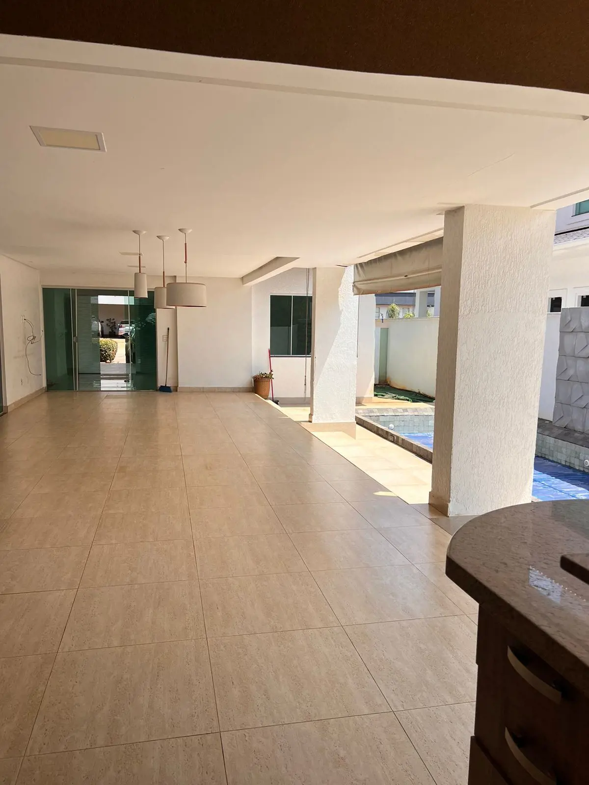 Sobrado no Residencial Granville com 489 m² de terreno e área construída de 400 ...
