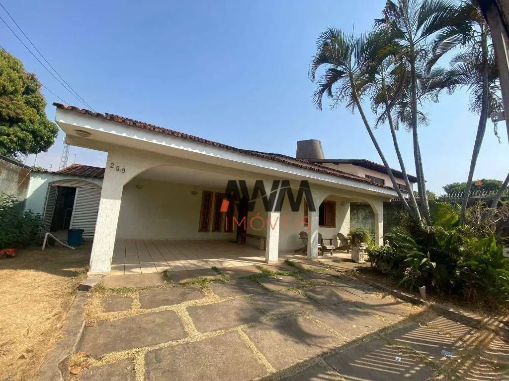 Casa Terréa na rua T-41 Setor Bueno com 3 suites mais varanda gourmet com churra...