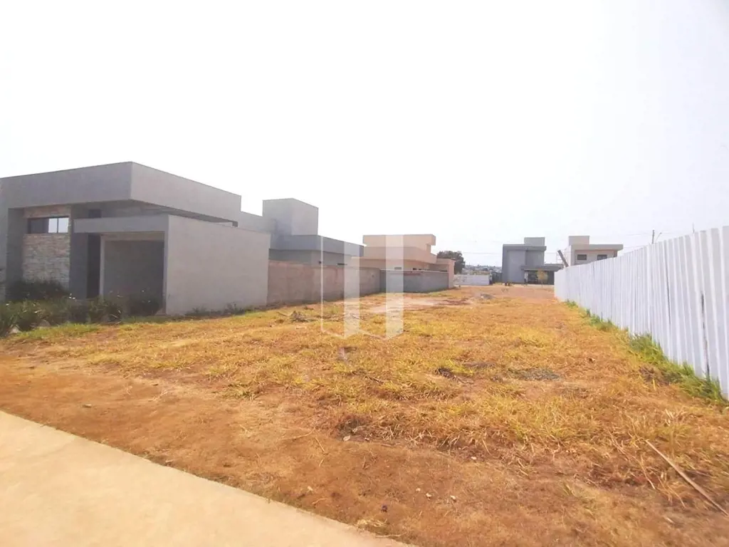  No coração do Condomínio Parqville Jacarandá, seu novo lar aguarda para transfo...