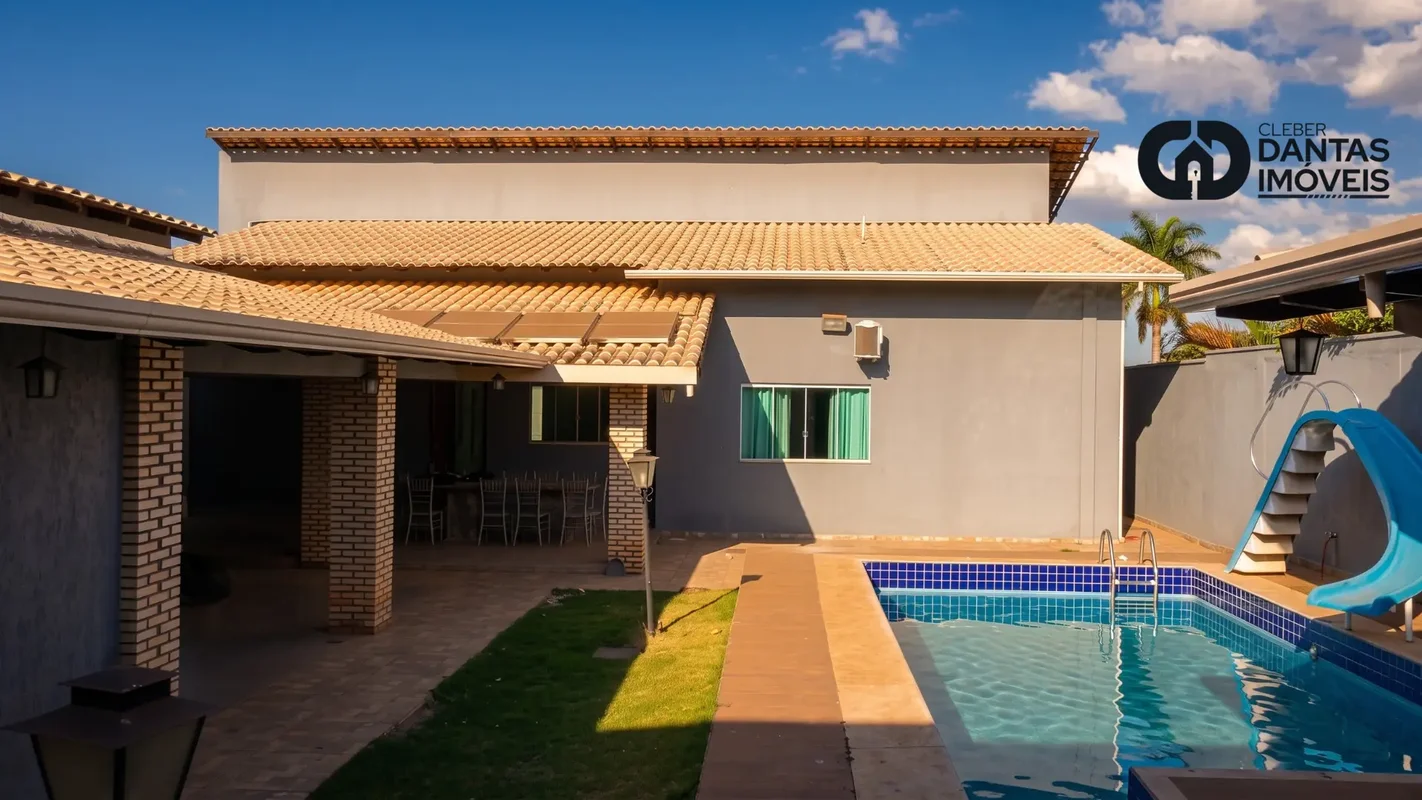 CLEBER DANTAS VENDECasa ALTO PADRÃO em condomínio SEMI MOBILIADA 870 metros lote...