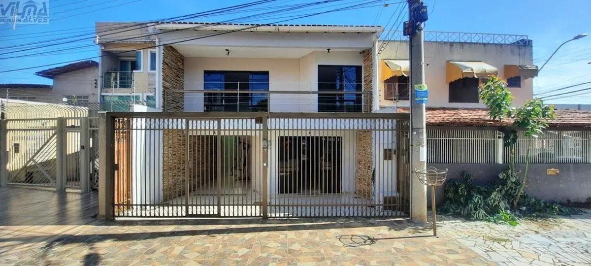 VILMA ALVES IMOBILIÁRIA VENDE ESTE ÓTIMO SOBRADO!!! LOCALIZADO ENTRE DUAS LINDAS...