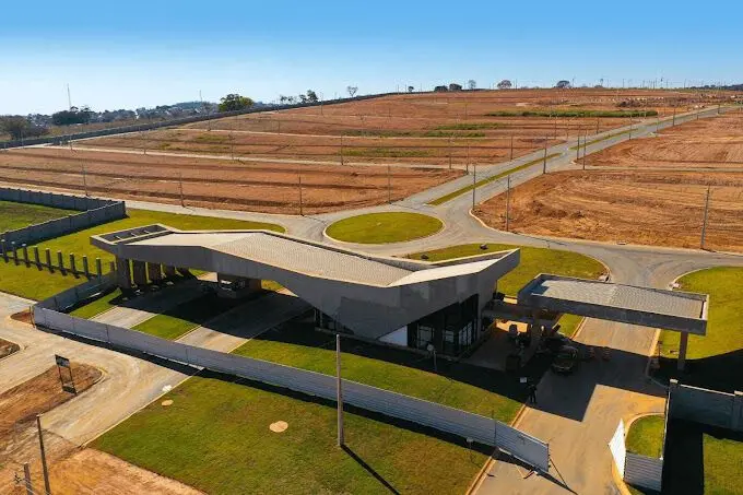 Terreno em condomínio à venda no bairro Residencial Ipanema em Anápolis-GO. Com ...