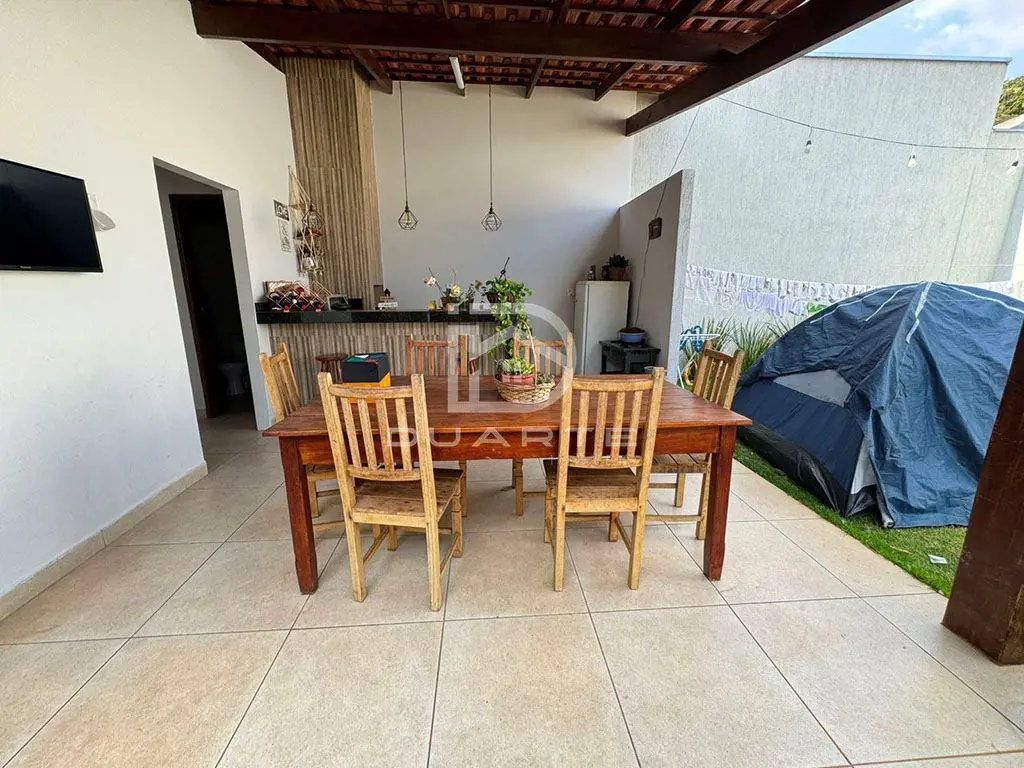 Casa em bairro Residencial Araguaia, com:- 03 quartos, sendo 01 suíte; - Sala de...