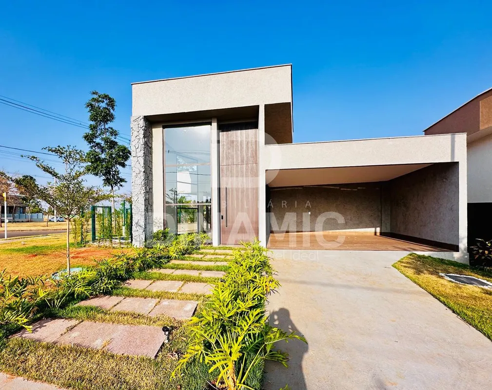 (ID 09) Casa no condomínio Terras Alpha 2, Senador Canedo:Área Construída: 156m²...