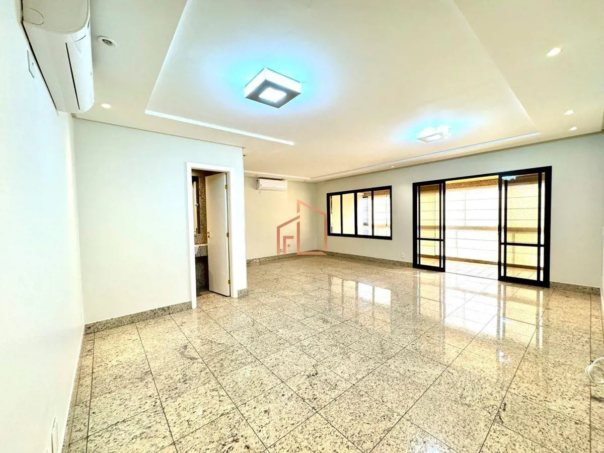 ALDF IMÓVEIS vende, *Excelente Apartamento de 248m²*Este amplo e sofisticado apa...