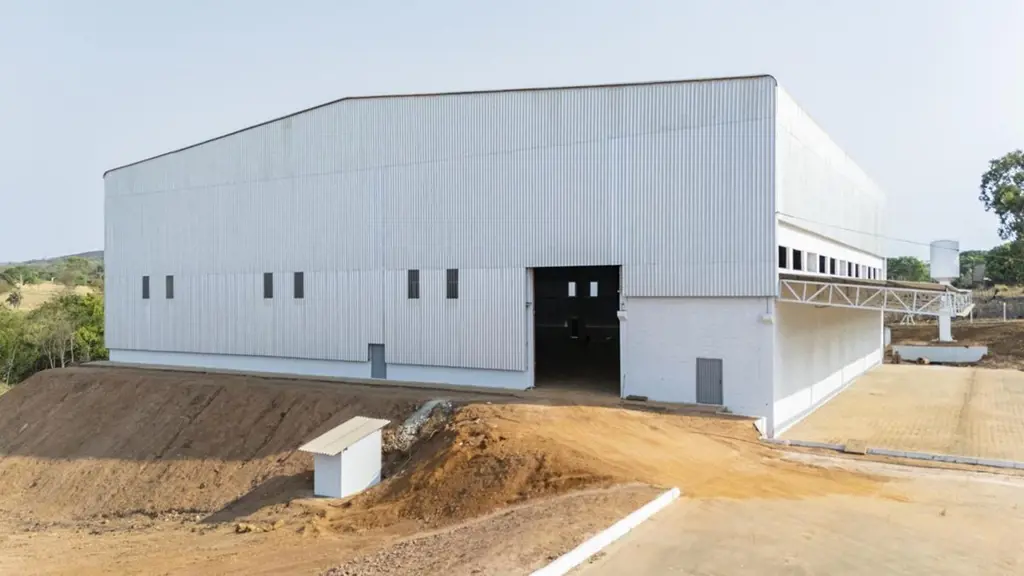 Galpão comercial para aluguel no Polo Industrial de Hidrolândia, em frente à BR-...