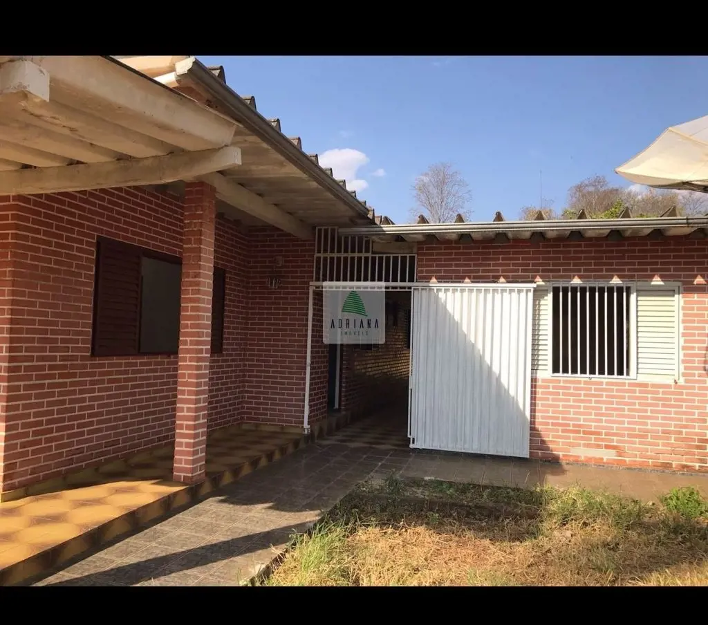 Vendo uma linda chácara, ao lado de Goiânia (25km), entre Goiânia e Anápolis, mu...