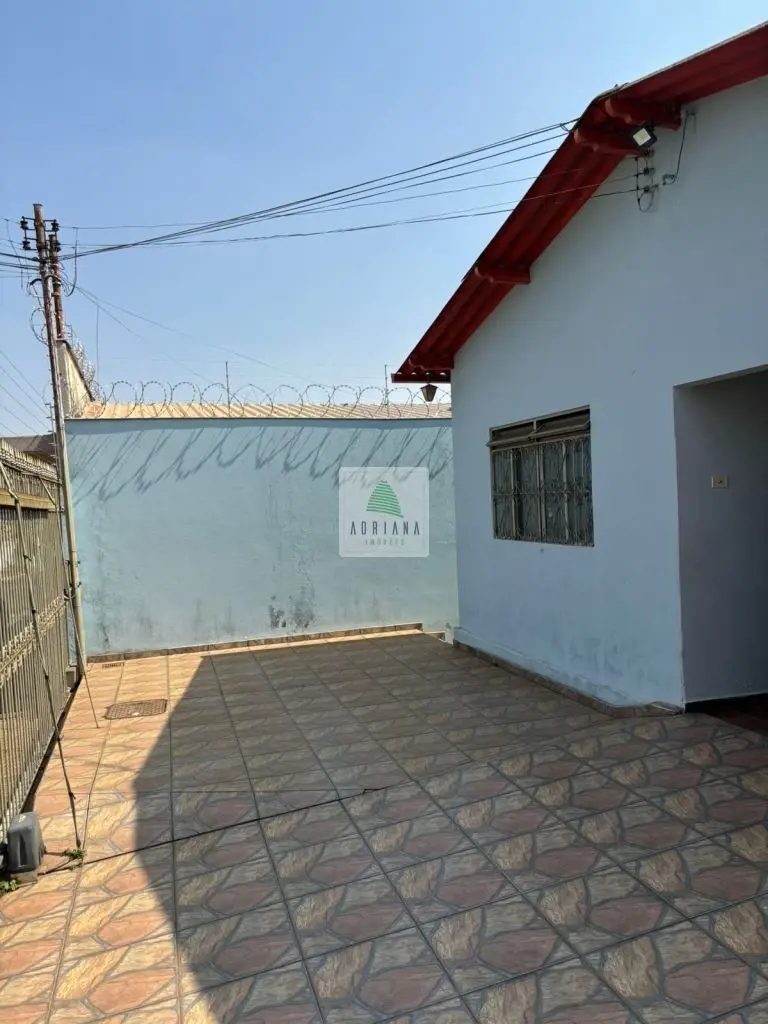  sala de TV, sala de estar, Sala de jantar, 3 quartos sendo 1 suíte, banheiro so...