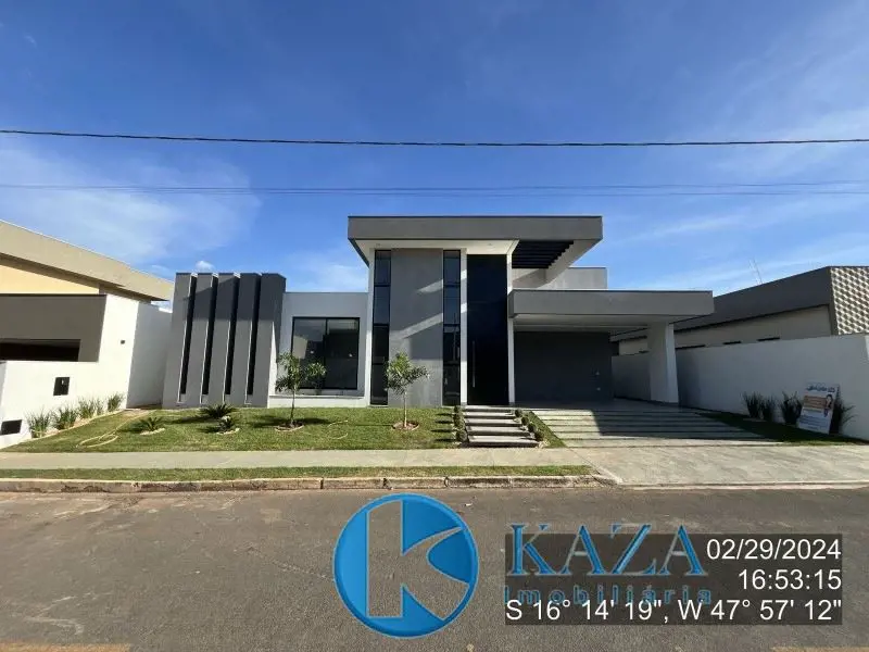 Você está procurando uma casa espaçosa, confortável e segura para sua família? E...