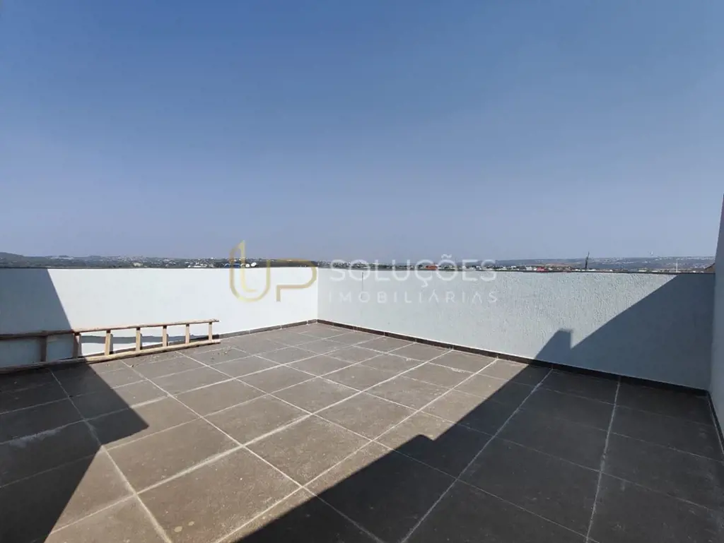 Descrição do Imóvel:3 Quartos | Vaga | Área de serviço | IPTU, AGUA E LUZ Desmem...