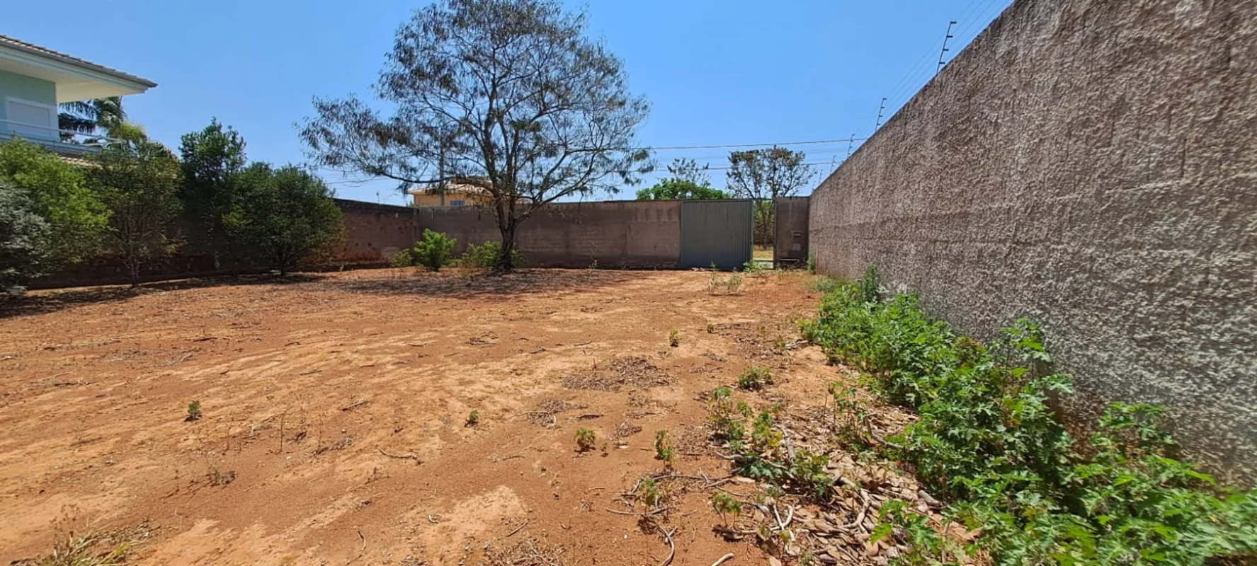 VENDO LOTE MURADO COM GALPÃO NO TAQUARI – 776,86 m²Excelente oportunidade para m...