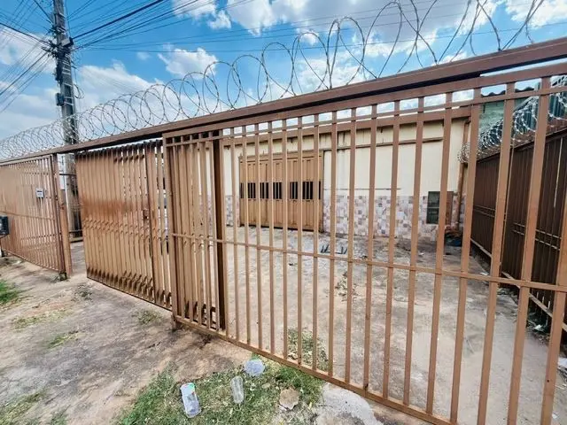 VENDA - Lote residencial com 3 casas independentes gerando renda com aluguel!INV...