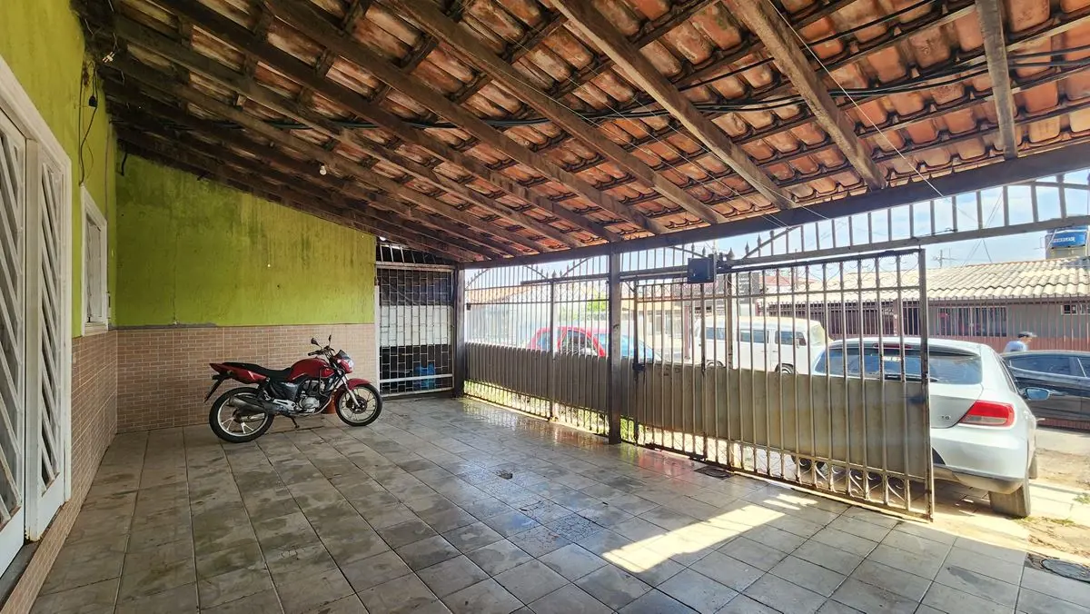 Você que procura uma casa Residencial, e no mesmo lote montar um negócio, este é...