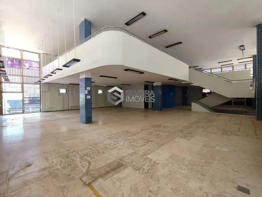 Oportunidade no Setor Comercial Sul;- Loja com 03 pavimentos, sendo:- Subsolo em...