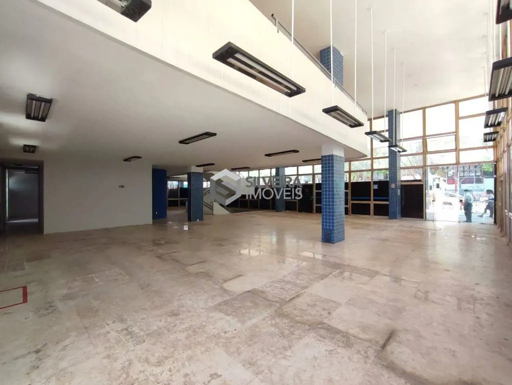 Oportunidade no Setor Comercial Sul;- Loja com 03 pavimentos, sendo:- Subsolo em...