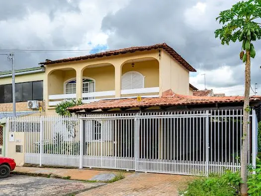 QE 36 - Guará IIA melhor localização da cidade.Ótima casa de 2 andares, ambiente...