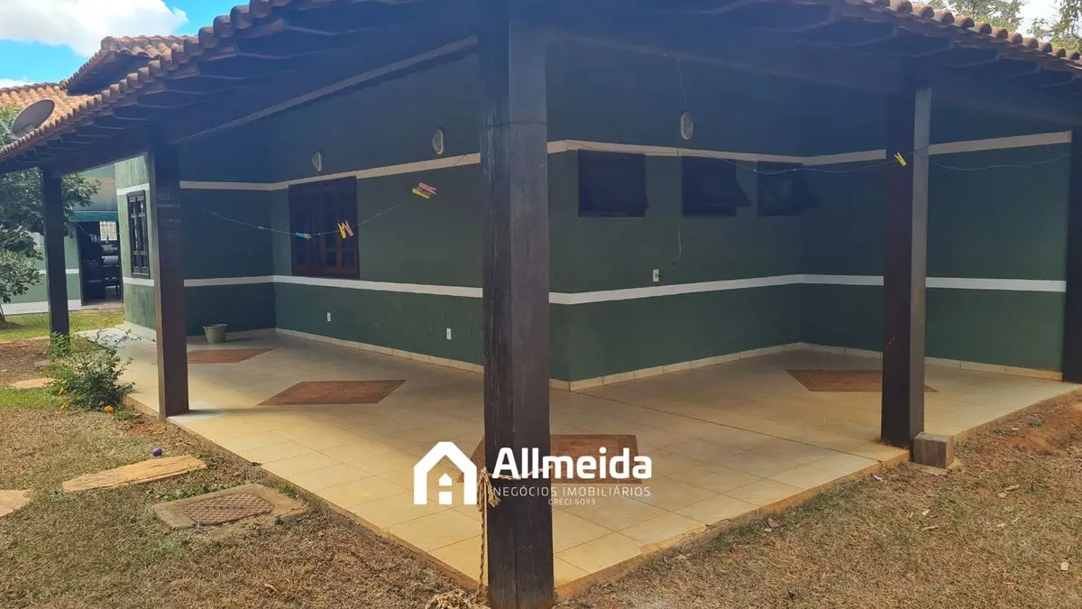 VENDO BELA CASA COM TRÊS QUARTOS SENDO DUAS SUÍTESBANHEIRO SOCIALSALA AMPLA PARA...