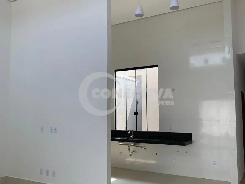  Comentários do corretor: Casa nova, pé direito alto, trazendo frescor ao ambien...