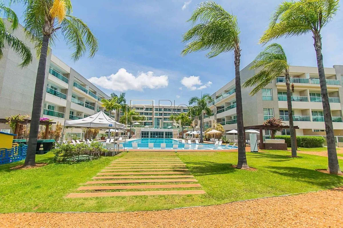 Viva um sonho à beira do Lago Paranoá!Desperte para a vista deslumbrante do Lago...