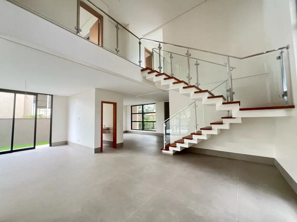 Sobrado no Jardins VeronaCom 3 suítes, sendo a máster com closet e todas com cor...