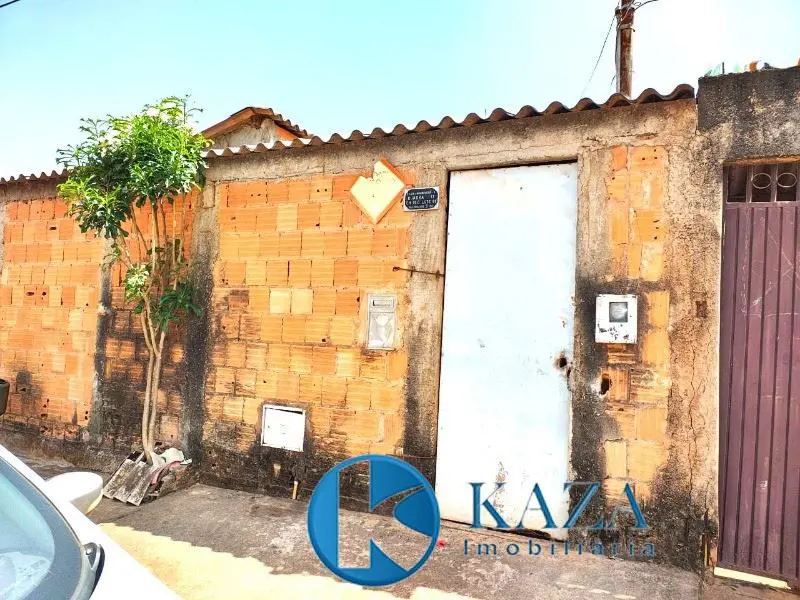 Casa de 02 quartos, sendo 01 suíte, sala de estar, copa, cozinha, banheiro socia...