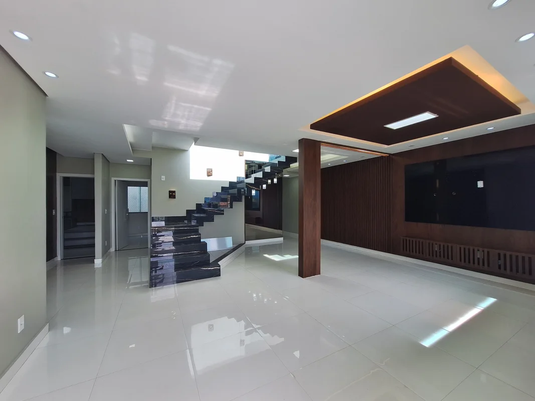 QD 203 Casa com 4 QUARTOS para alugar, 150 m² por apenas R$ 3.032,00/mês - Recan...