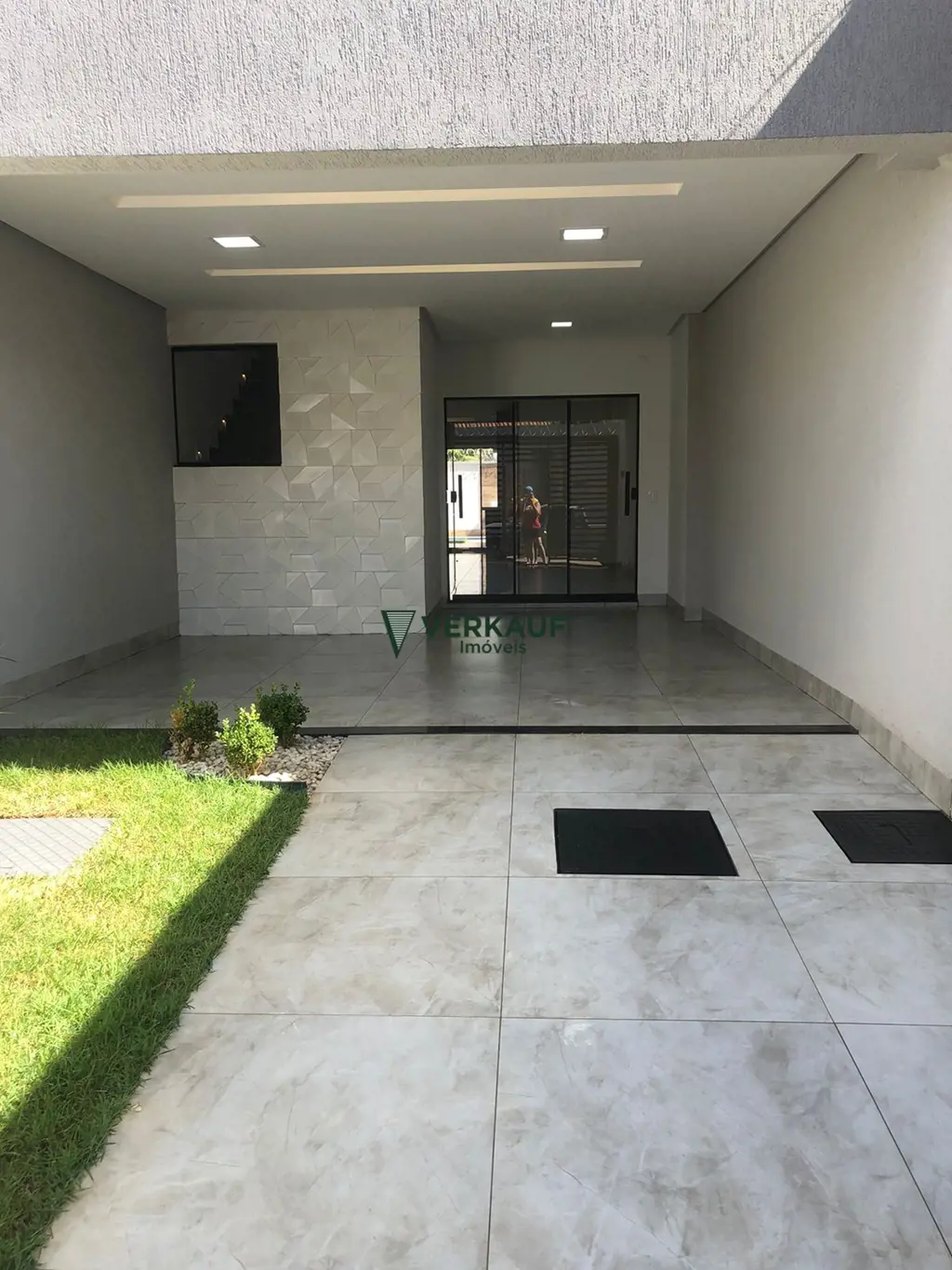 Sobrado 03 quartos – Res Porto Seguro – Goiânia/Go03 suítes, sendo uma máster co...