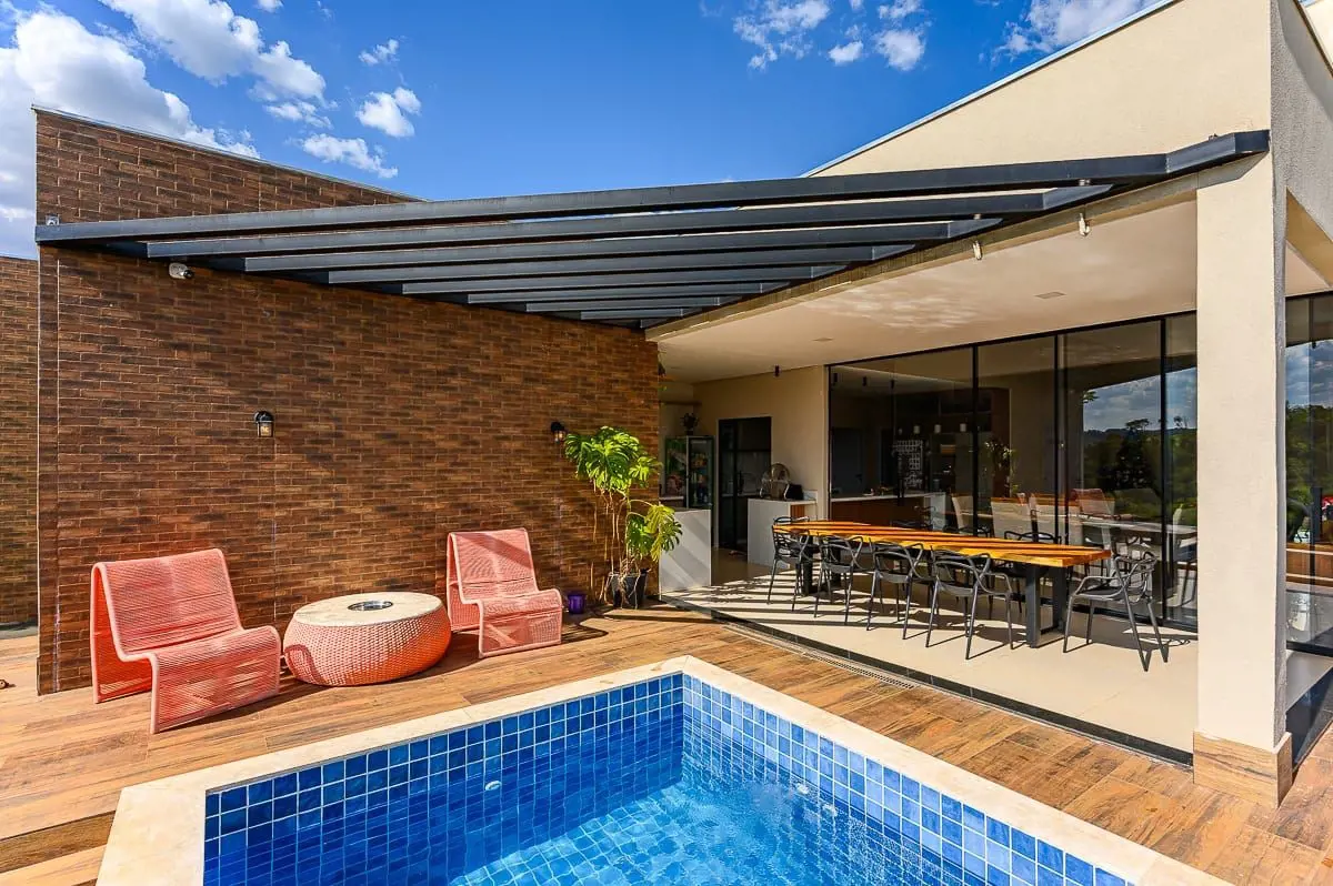 Apresentamos linda casa terrea localizada no condomínio Máximo Garden, localizad...