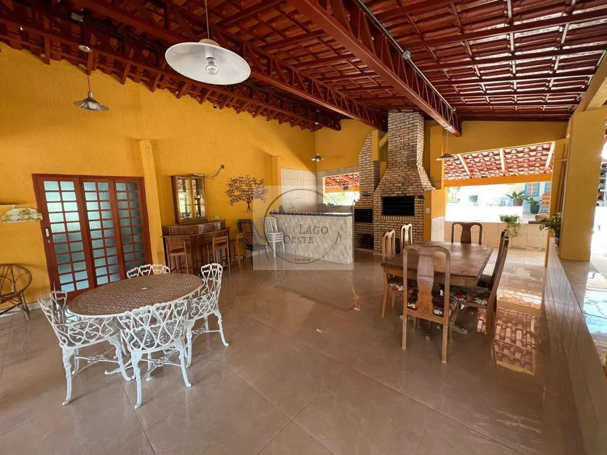 CHÁCARA COM ÓTIMA LOCALIZAÇÃO NA RUA 02 Terreno de 2ha(20.000 m2), todo plano, c...