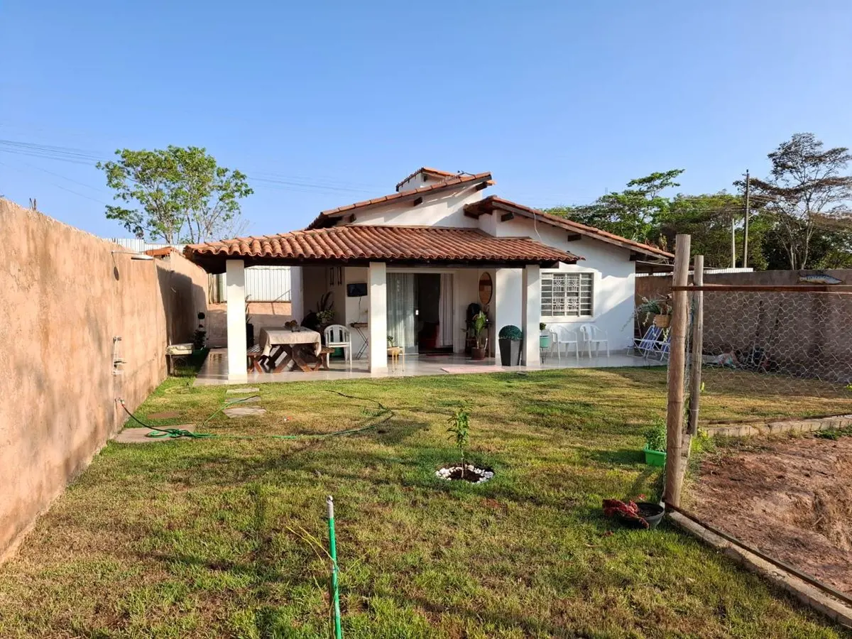 A GCASTRO IMÓVEIS VENDE !!!Vendo casa com terreno de 400m Setor de chácaras (Con...