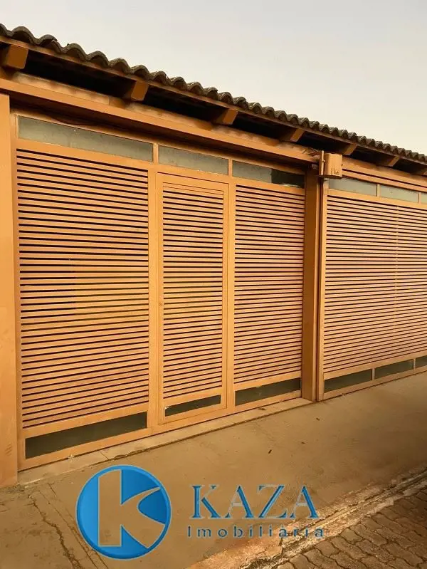 Você está procurando uma casa de quatro quartos com muito charme e conforto? A c...