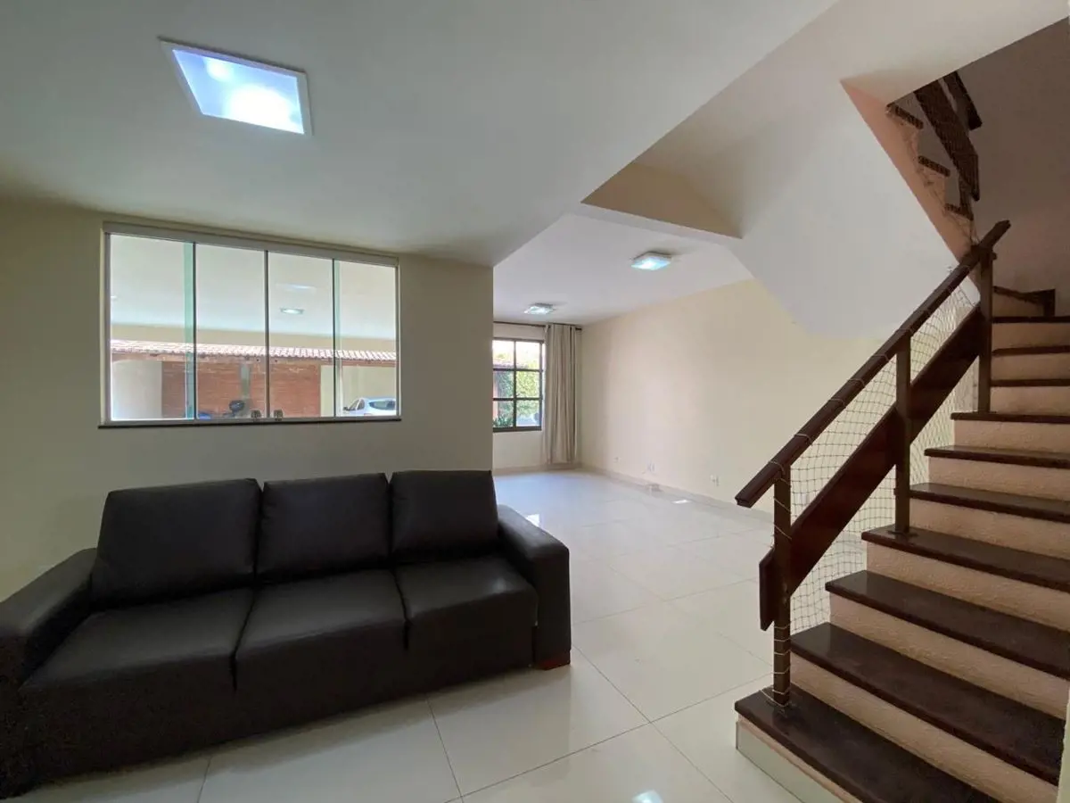 Sobrado em Condomínio Fechado?? 190 mts de construção ?? 3 quartos com 1 suite ?...