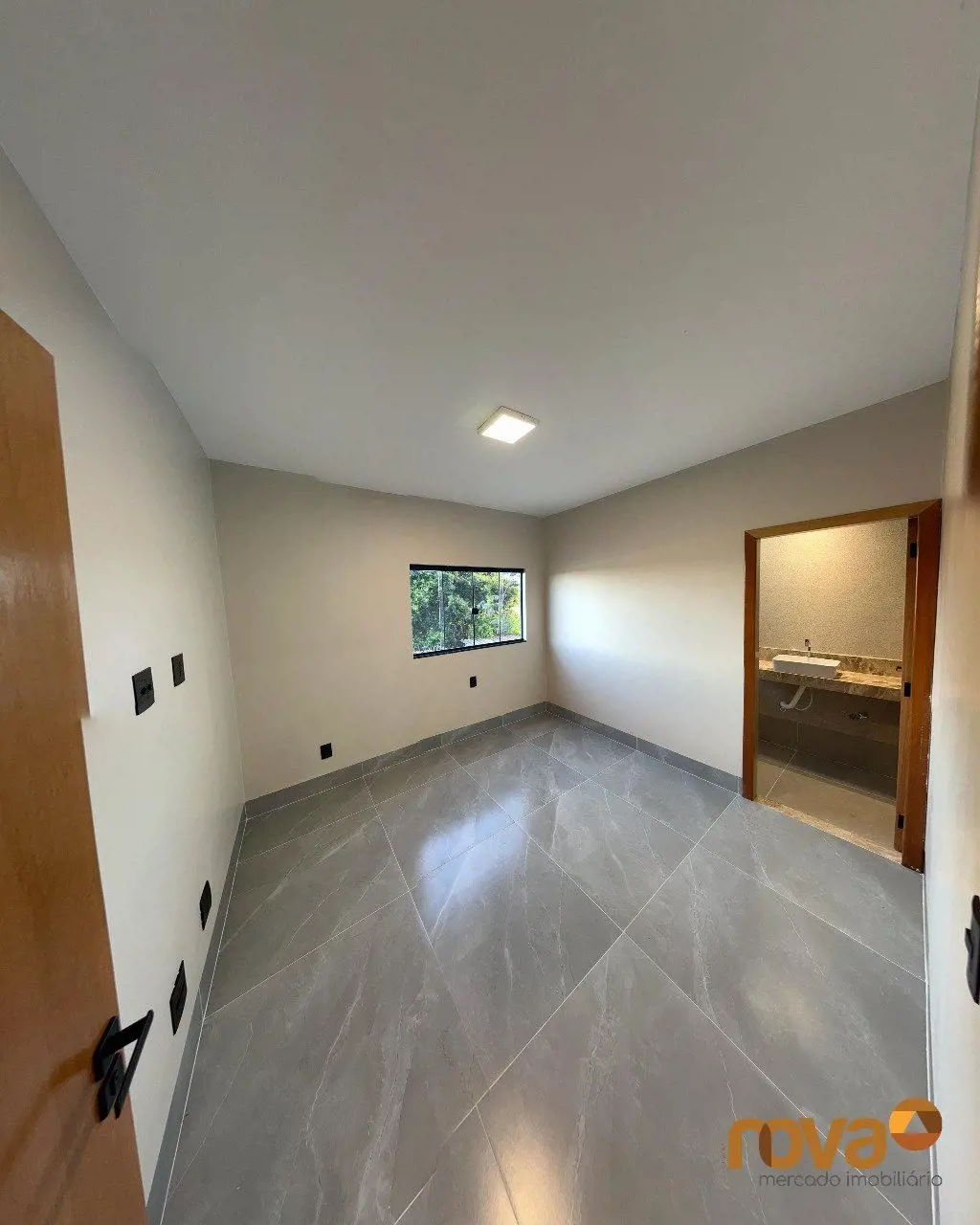 Sobrado 3 quartos ,sendo 1 suíte, no Residencial Garavelo Park Pav. Térreo:Garag...