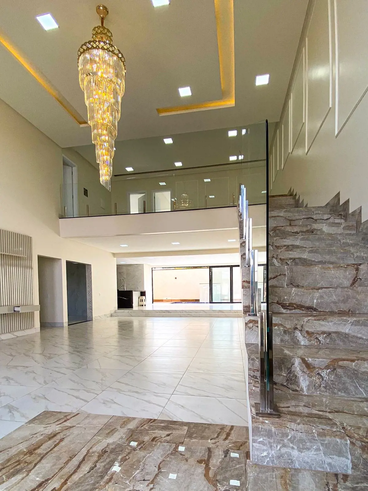 Sobrado no Residencial Goiania Golf Garden(Portal do Sol Garden)4 suítes sendo 1...