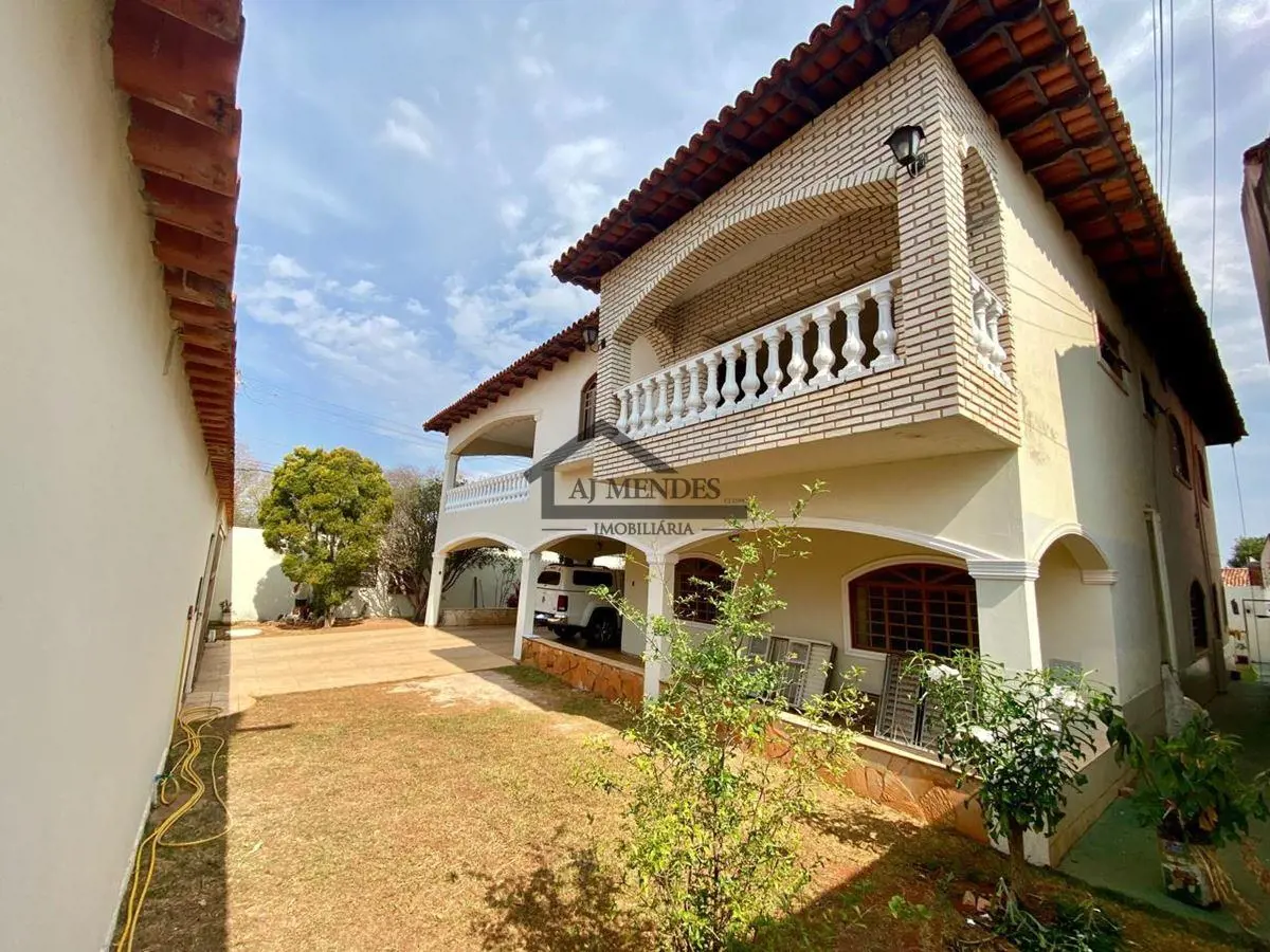 AJ MENDES IMOBILIÁRIA VENDE EXCELENTE SOBRADO NO SETOR DE MANSÕES SOBRADINHO - D...
