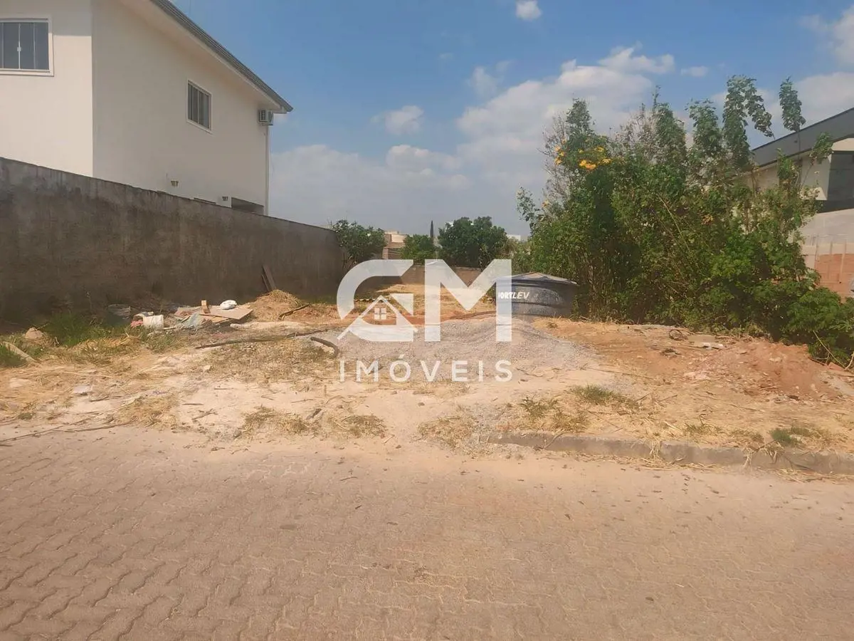 Área Total: 504m². MURADO nas laterais e no fundo-Condomínio O condomínio já é r...
